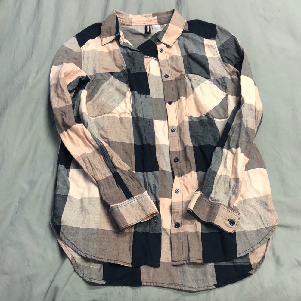 •Cute Divided H&M plaid long sleeve shirt•